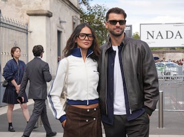 Eiza González deslumbra en París con look de lentejuelas tras rumores de compromiso con Grigor Dimitrov
