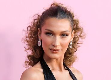 Bella Hadid cautiva con vestido backless en Nueva York