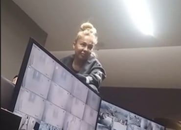 "Lady Peruana" insulta y escupe a personal de seguridad del edificio donde vive en CDMX. VIDEO