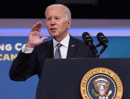 Biden responde a críticas sobre su edad; "No me entra en la cabeza"