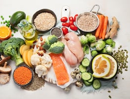 Los 10 SUPERALIMENTOS llenos de nutrientes para mejorar tu salud, según Harvard