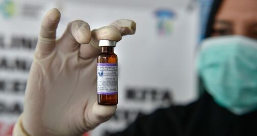 EU busca contener brote de sarampión; llama a vacunar a niños