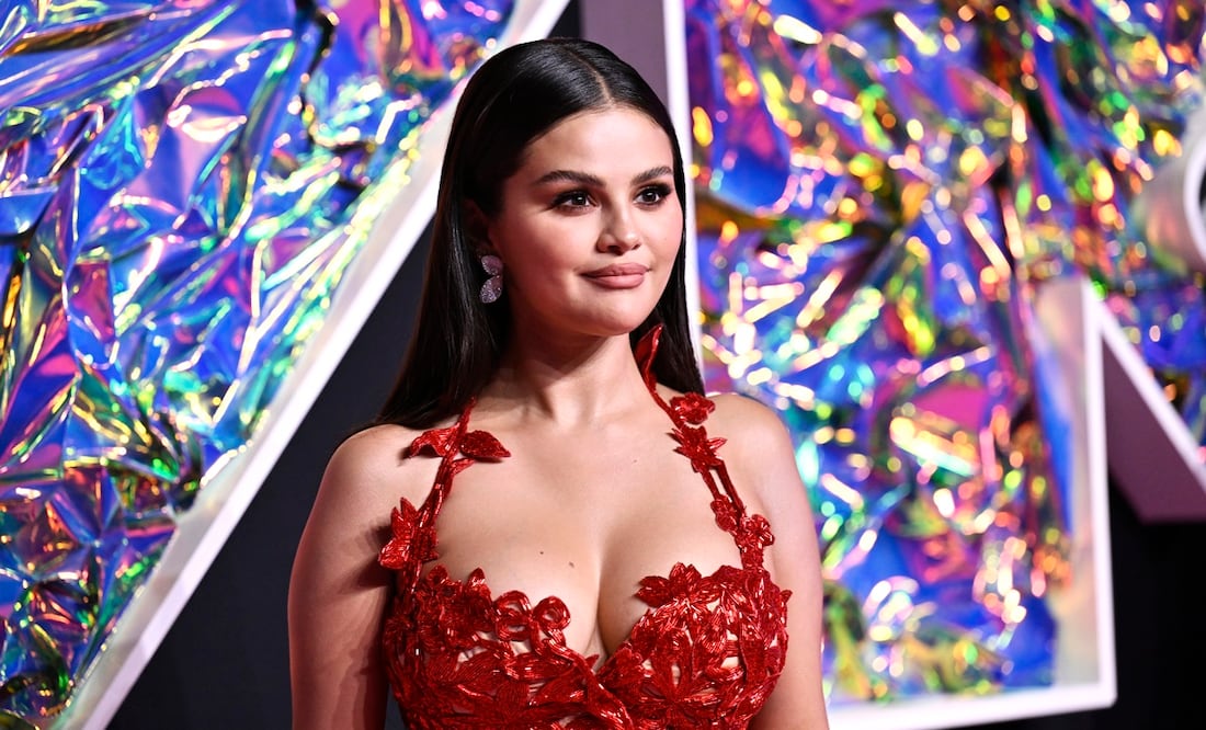 Selena Gomez destila belleza con ajustado minivestido strapless de corsé. Foto: AP