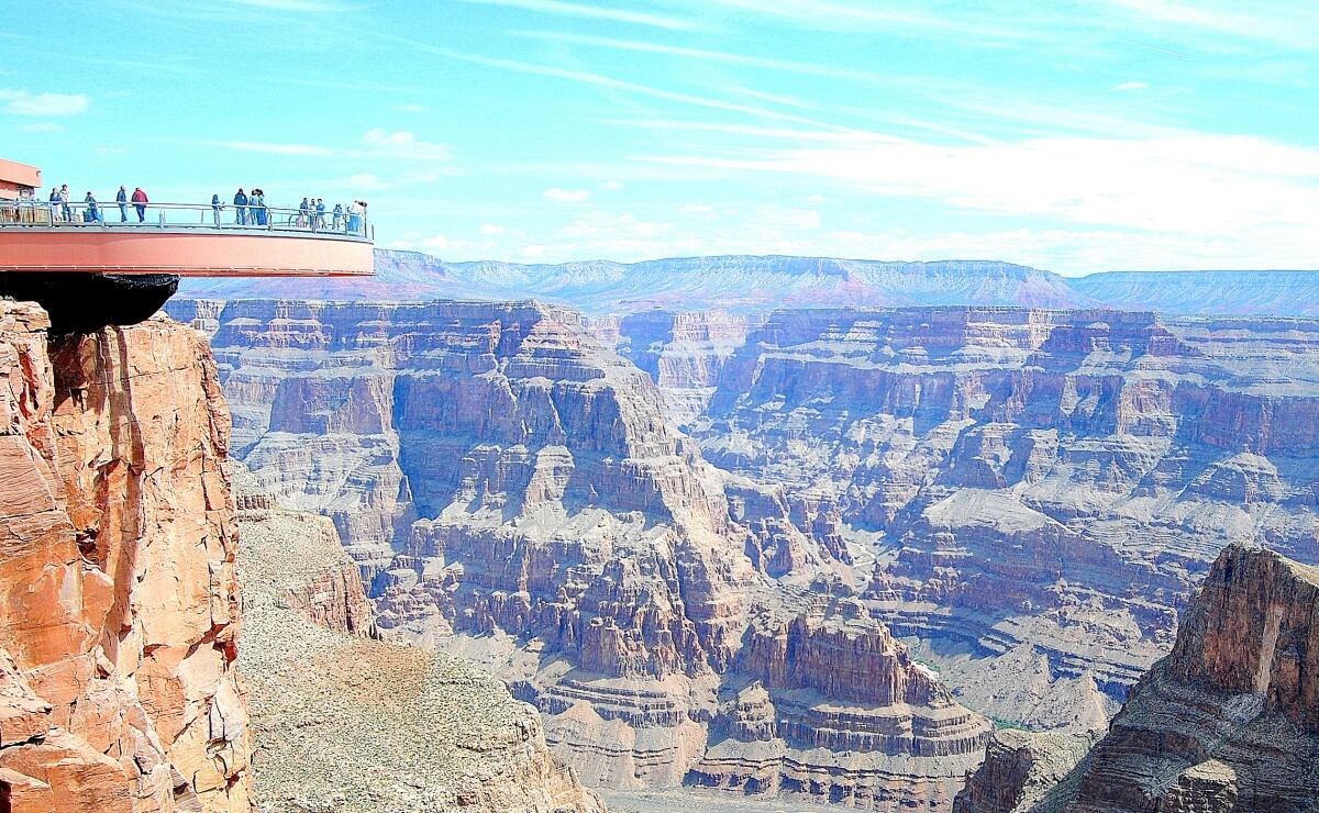 Muere turista al caer más de mil metros desde el famoso Skywalk del ...