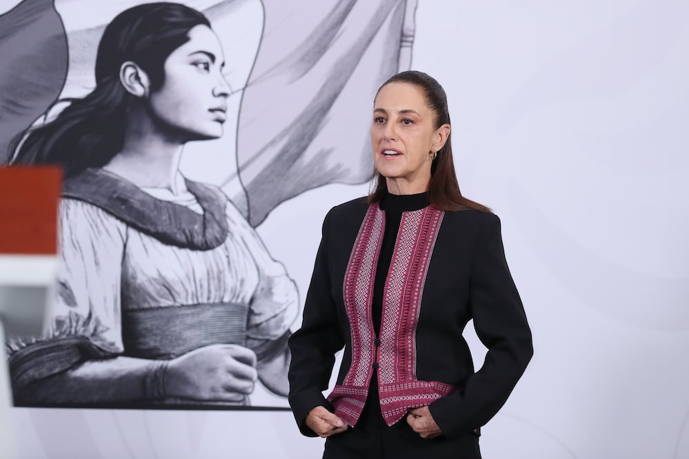 Sheinbaum se posiciona entre las 100 personas más influyentes en su primer año de gobierno, según Time. Foto: EFE/Mario Guzmán