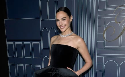 Gal Gadot deslumbra con lujoso vestido de terciopelo al estilo 'Old Hollywood'