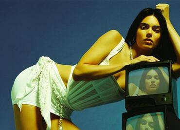 Kendall Jenner arrasa con diminuto bikini amarillo en redes