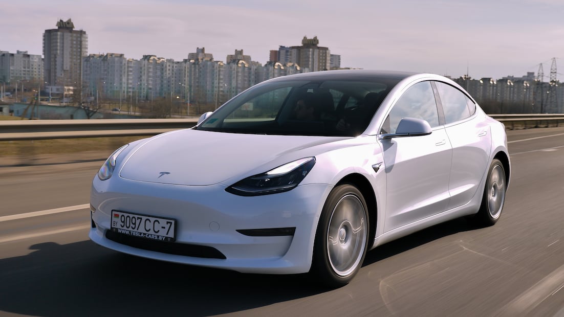 Estos son los mejores 5 automóviles eléctricos para manejar, según expertos. Foto: iSTOCK-y_carfan