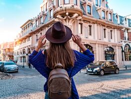 Cómo viajar más este 2025 sin sacrificar todos tus ahorros: Mejores consejos