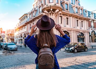 Cómo viajar más este 2025 sin sacrificar todos tus ahorros: Mejores consejos