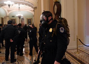 Muere policía que fue herido tras toma del Capitolio; suman 5 muertos