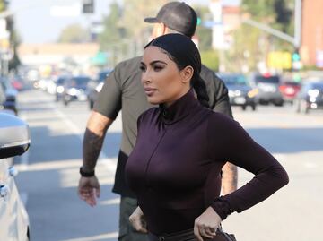 Kim Kardashian apuesta por su atuendo más ajustado en California