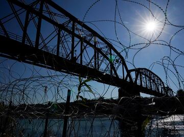 Estados Unidos reanuda operaciones en cruces ferroviarios de Texas pero mantiene otras restricciones