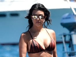Kourtney Kardashian arrasa en Instagram con su bikini púrpura más pequeño