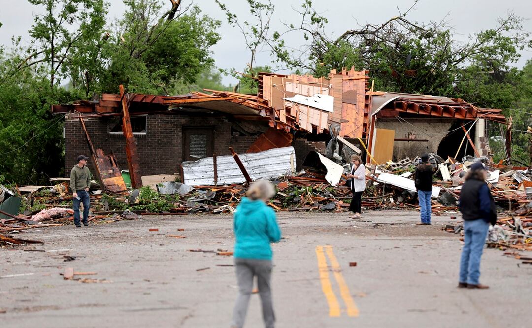 Múltiples tornados causan destrucción en Oklahoma y dejan cuatro muertos. Foto: AP