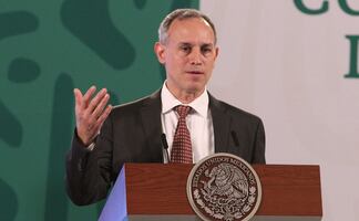 México reabrirá escuelas antes de verano tras vacunar a maestros