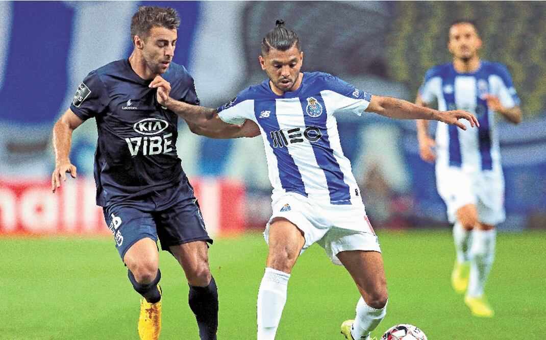 El esperado regreso: Tecatito Corona firma por tres temporadas con Rayados de Monterrey. Foto EFE