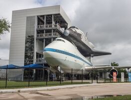 Joven cubano pasa de vivir en la calle con su madre a trabajar en la NASA