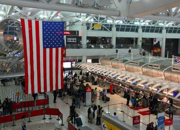 Aeropuerto JKF de Nueva York instala última tecnología para verificar documentos e identidad