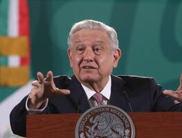 AMLO niega que se deba vacunar a menores por orden de un juez