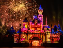 Todos los espectáculos y desfiles que podrás ver en Disneyland Resort en California este 2024