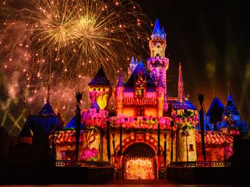 Todos los espectáculos y desfiles que podrás ver en Disneyland Resort en California este 2024