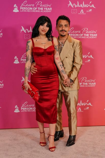 Cazzu se luce espectacular con ajustado vestido rojo tras dar a luz a la hija de Christian Nodal. Foto: AP