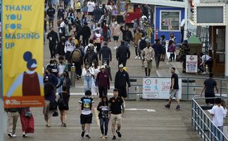 California levanta restricción de distanciamiento social