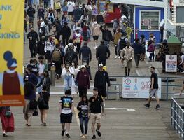 California levanta restricción de distanciamiento social