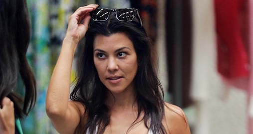 Kourtney Kardashian deslumbra con 'bodysuit braless' en West Hollywood