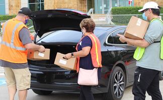 El programa de Texas que regala comida y despensas