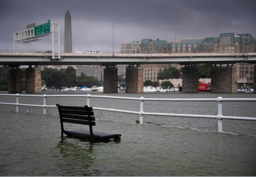 Lluvias inusuales e inundaciones paralizaron Washington DC