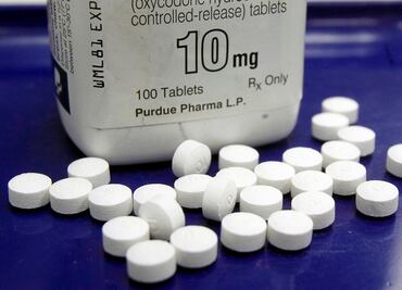 Estados de EU completan multimillonario acuerdo con empresas por la crisis de opioides