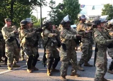 Video. Guardia Nacional en Atlanta baila la "Macarena" antes de toque de queda