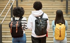 EU propone tarifa de $70,000 para estudiantes extranjeros que quieran trabajar con OPT