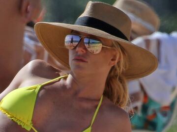 Britney Spears sorprende con 'bikini body' y modela en Instagram