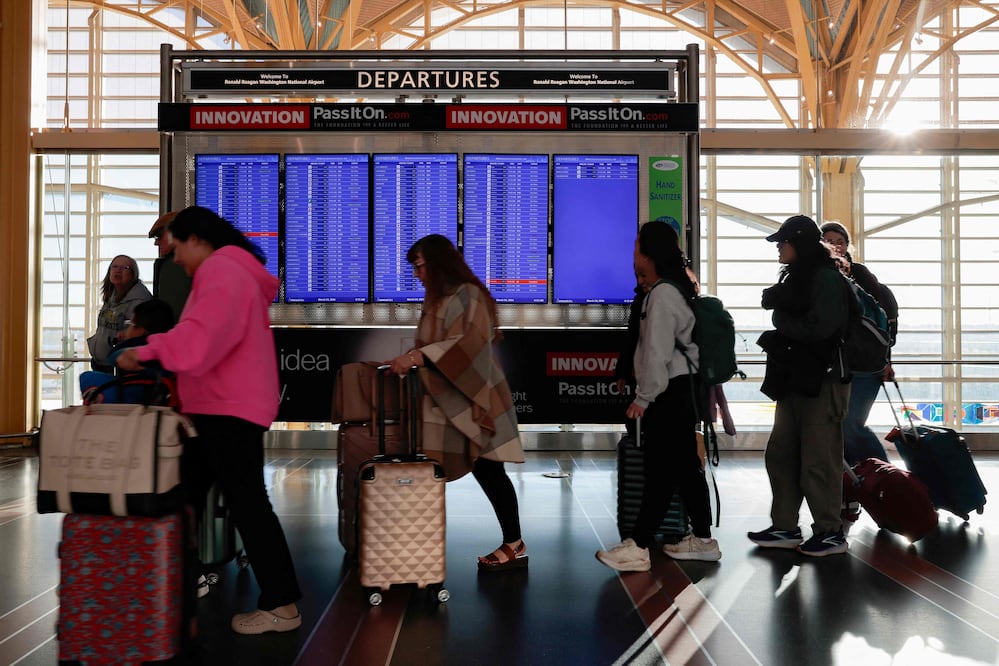 Alerta migratoria: millones podrían esperar años por visa familiar en EU tras políticas de Trump. Foto: Heather Diehl / GETTY IMAGES NORTH AMERICA / Getty Images via AFP