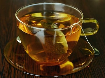 Las bolsas de té que liberan millones de microplásticos en tu bebida