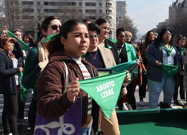 España permite el aborto y el cambio de sexo sin trabas desde los 16 años