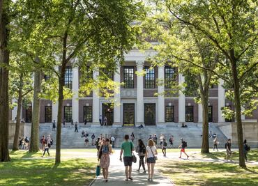 3 becas que Harvard ofrece a estudiantes mexicanos