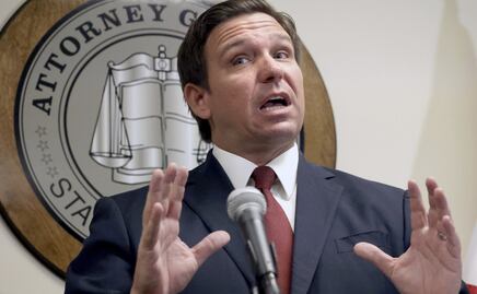 Gobernador de Florida “luchará” contra plan de vacunación de Biden