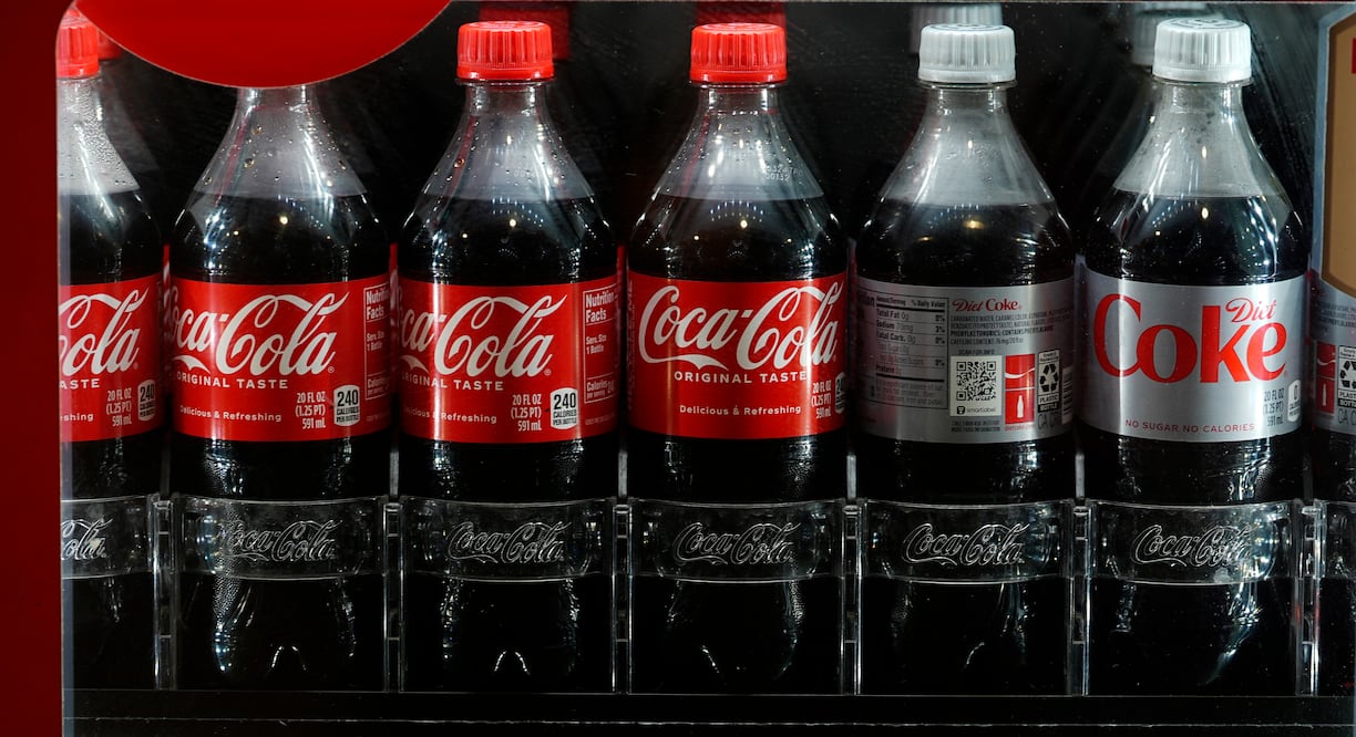 ¡Alerta! Coca-Cola retira productos en Europa por altos niveles de clorato (AP Foto/David Zalubowski, archivo)