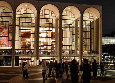 La Ópera Metropolitana de Nueva York cerrará durante un año más