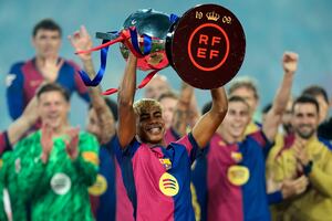 Lamine Yamal, de 17 años, ya cobra como estrella: renueva con el Barça por 17 MDD al año