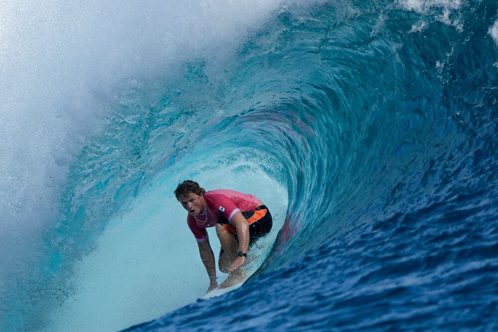 Alan Cleland. ¿Quién es el surfista olímpico que conquistó internet?¿Es mexicano o extranjero? AP Photo/Gregory Bull