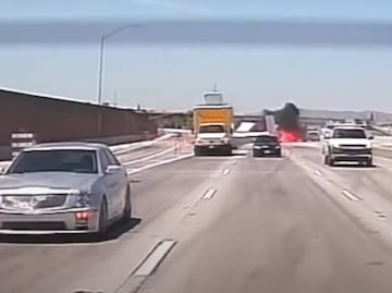 Video. Avioneta aterriza de emergencia y se incendia en autopista de California