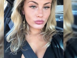 Novia de Luis Miguel se luce con diminuta lencería rosa