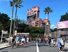 Disney World busca trabajadores de limpieza y ofrece salario de 15 dólares por hora