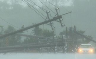 Tifón "Koinu" se acerca a Hong Kong y China tras azotar con vientos récord a Taiwán