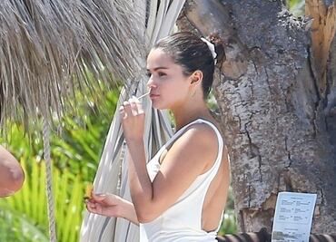 Selena Gomez irradia belleza con bikini estampado